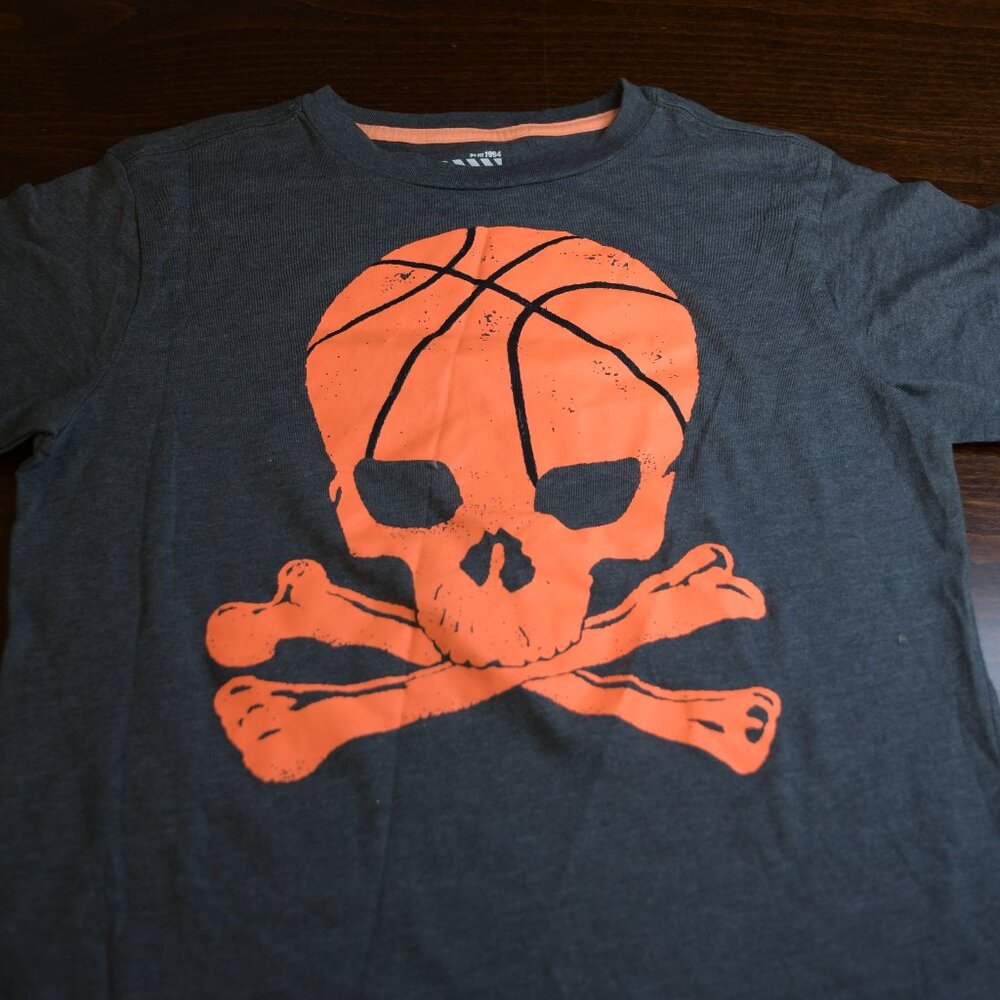 Old Navy Orange Skull Basketball Logo Short Sleeve Dark Gray Shirt Size M